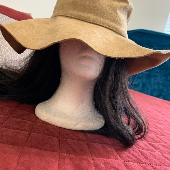 Hat - Picture 3 of 6